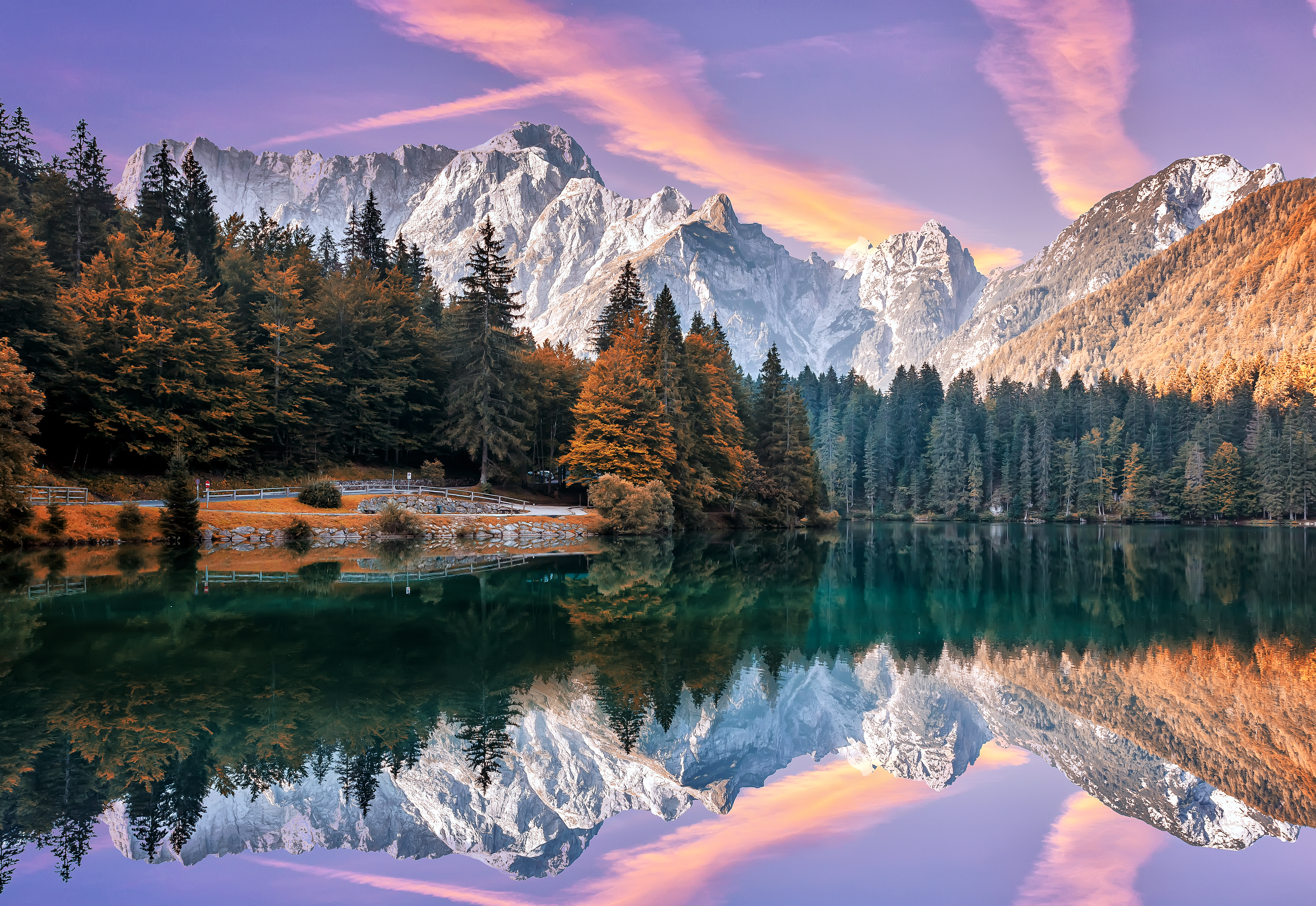 Impressive,Autumn,Landscape,During,Sunset.,The,Fusine,Lake,In,Front